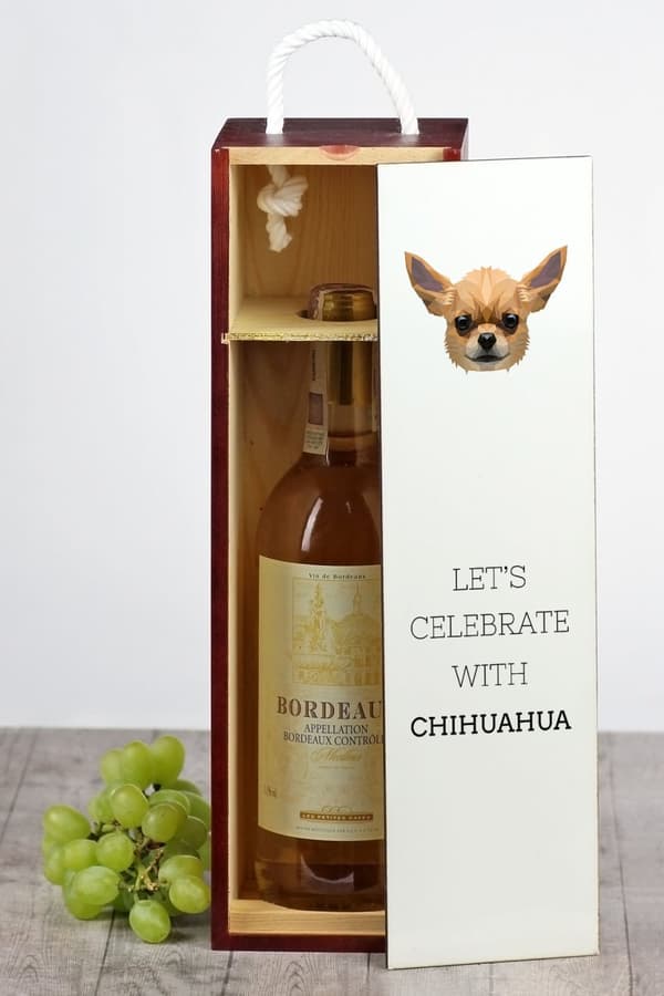 Korthåret Chihuahua - en geometrisk æske med et foto og en inskription til Art-Dog vin