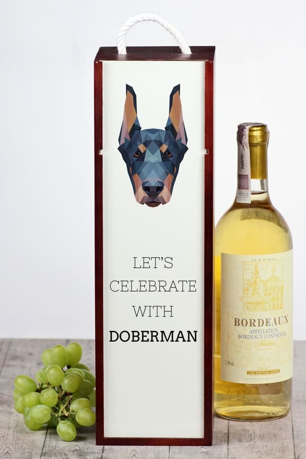 Doberman, Dobermann I - geometrinen laatikko, jossa on valokuva ja kirjoitus Art-Dog -viinille