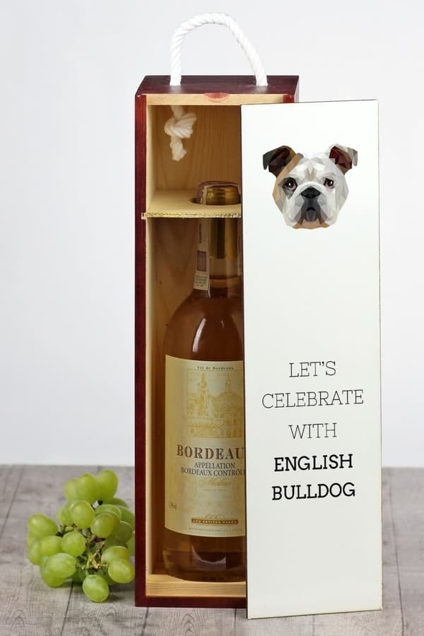 Englanninbulldog, Bulldog - geometrinen laatikko, jossa on valokuva ja kirjoitus Art-Dog-viinille