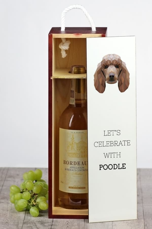 Puddel - en geometrisk æske med et foto og en inskription til Art-Dog vin