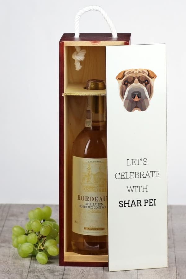 Shar Pei - en geometrisk låda med ett foto och en inskription för Art-Dog-vin