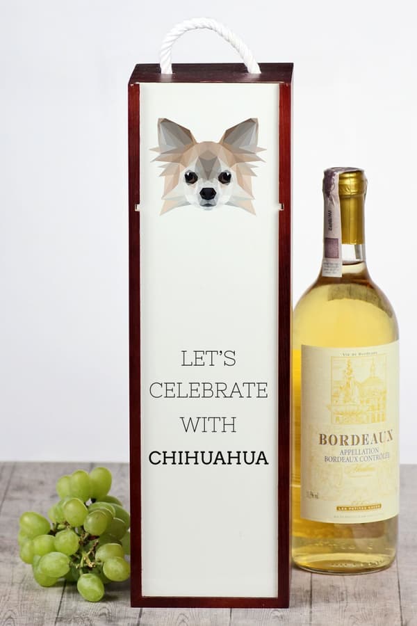 Langhåret Chihuahua - en geometrisk æske med et foto og en inskription til Art-Dog vin