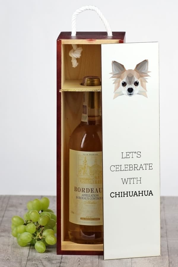 Langhåret Chihuahua - en geometrisk æske med et foto og en inskription til Art-Dog vin