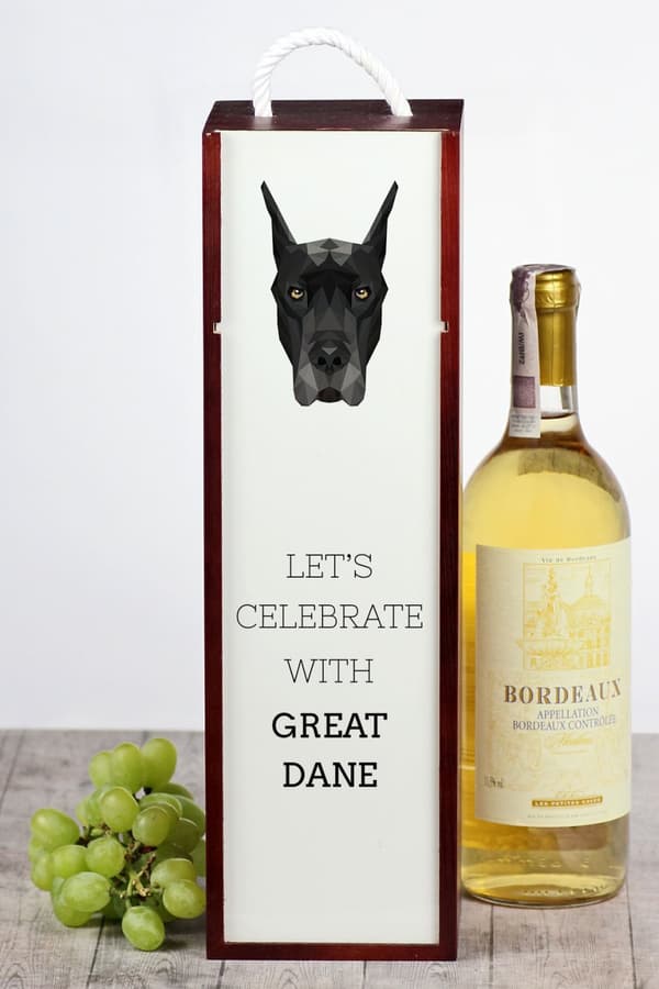 Great Dane - en geometrisk låda med ett foto och en inskription för Art-Dog vin