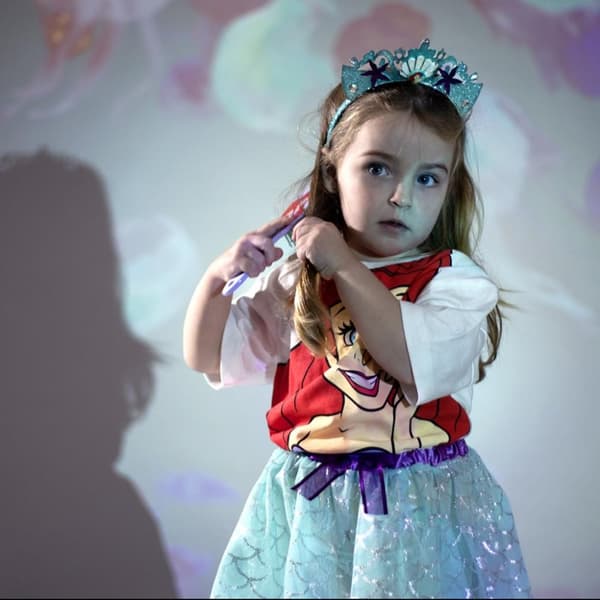 Disney Princess Ariel Hårborste 21 cm - Perfekt för att styla ditt sagovackra hår!