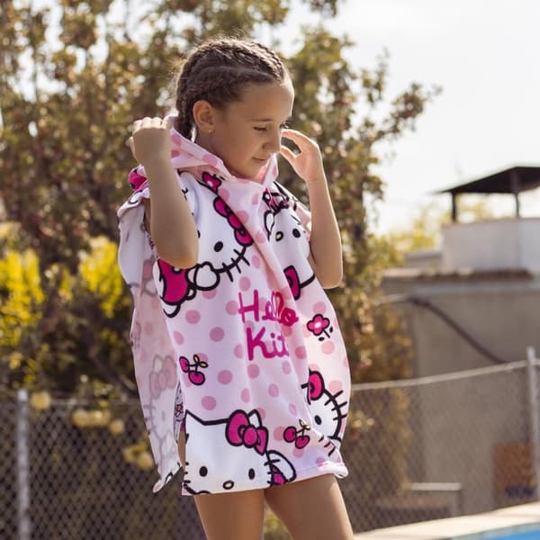 Hello Kitty strandhandduk poncho 50x115 cm - perfekt för soliga dagar!