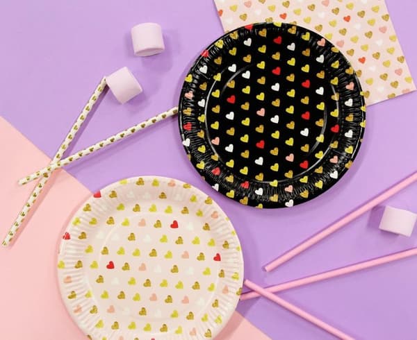 Black paper plates 18 cm 6 st Love XOXO