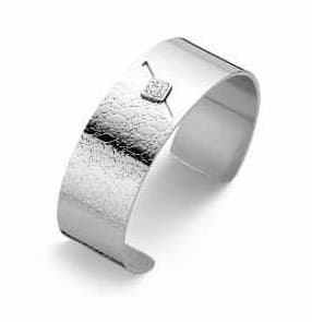 Armband med mönster av vit sten i silverfärg från Victoria