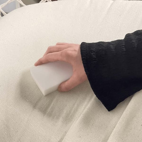 Magisk melaminsvamp tar bort tuffa fläckar