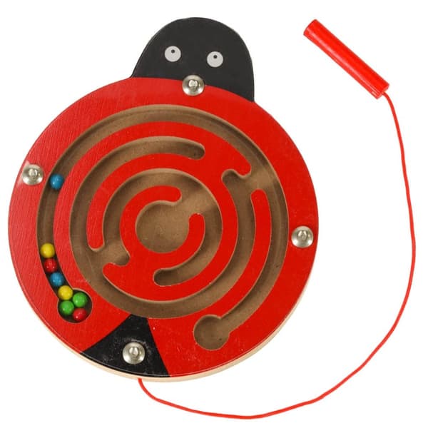 Magnetisk labyrint med nyckelpigabollar