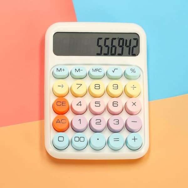 Kontorskalkylator med stora runda knappar