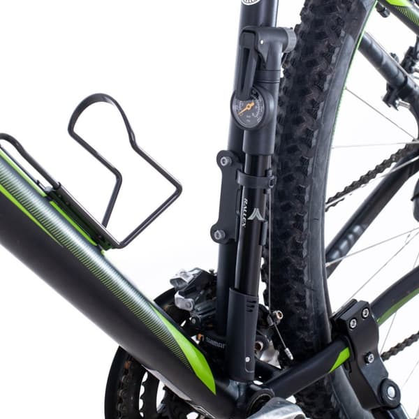 Cykelpump med tryckmätare i handtaget