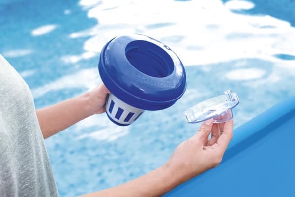 Kemiska flytpump för simbassäng