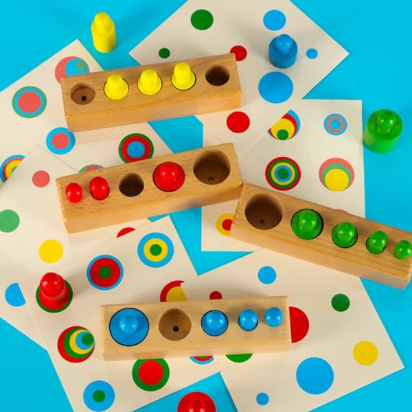 Montessori träcylindervikter färgglada