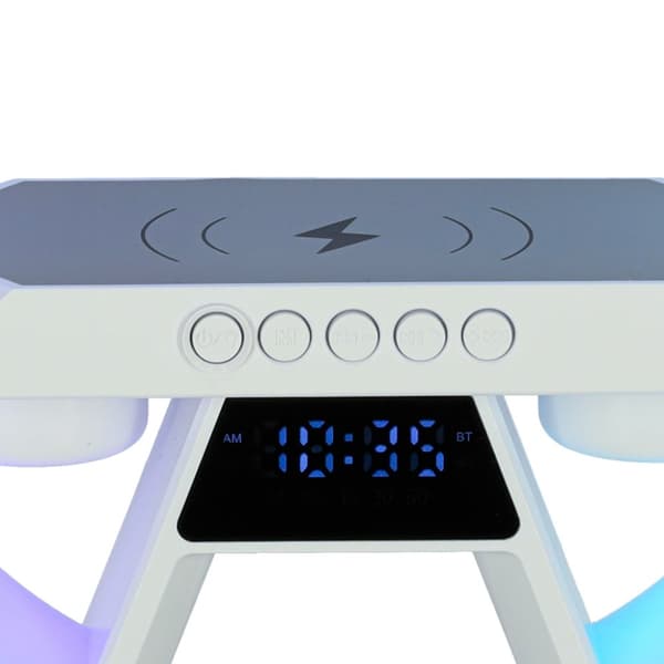 LED-lampa med induktionsladdare med radio