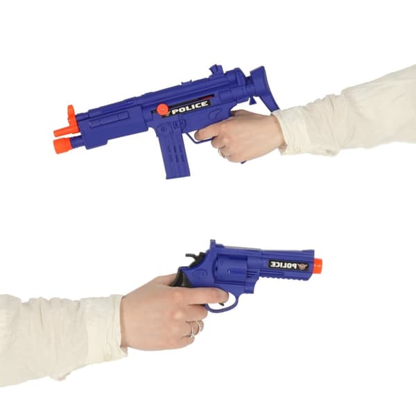 Polisen sätter pistol gevär mask handbojor