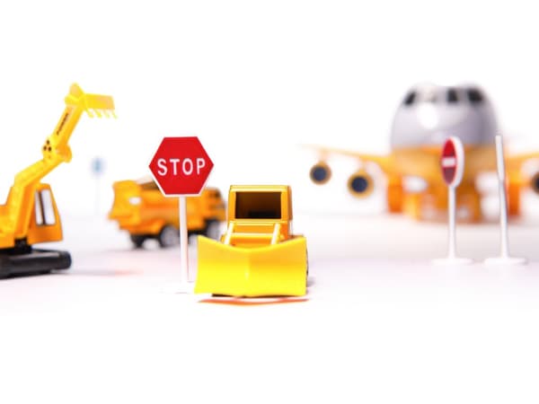 Transportflygplan + 3 byggfordon