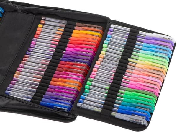 Färgade gelpennor i etui 120 st + 120 refills