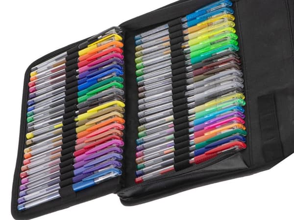 Färgade gelpennor i etui 120 st + 120 refills