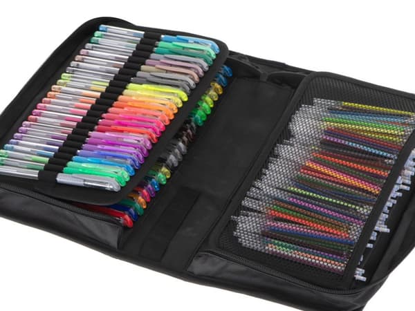 Färgade gelpennor i etui 120 st + 120 refills