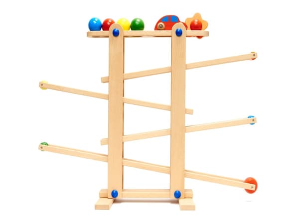 Montessoribana i trä med bollar i XXL-format