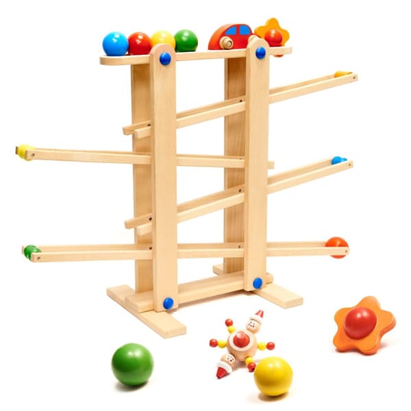 Montessoribana i trä med bollar i XXL-format