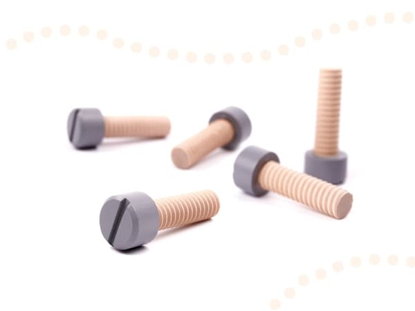 Träverkstad med verktyg på ett bord DIY-set