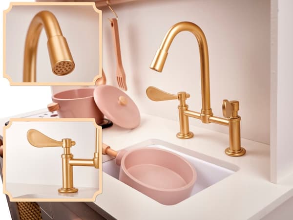 Barnkök i retrostil i MDF-trä med bohemiska accessoarer