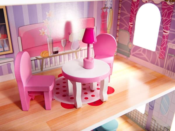 MDF-dockhus i trä + möbler 70 cm rosa LED
