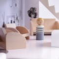 Miniatyrbillede 5 af 10: Dockskåp i trä + möbler 80 cm