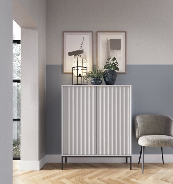 Kommode: to låger, seks hylder, Farve: grå, rammefarve: sort Møbelmål: bredde: 104 cm, højde: 125 cm, dybde: 39 cm,