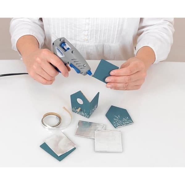 Set med 12 DREMEL universella limstift 7mm 165°C
