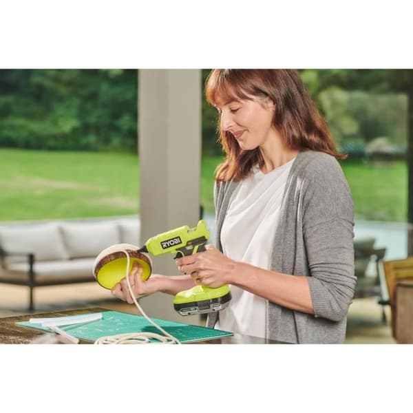 RYOBI - 18 V ONE+ -liimapistooli - lämpenee 3 minuutissa - lämpötilan ilmaisin - puikon halkaisija 12 mm - 3 liimapuikkoa - RGLU18-0
