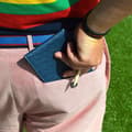 Miniatyrbild 3 av 4: På par - OS/NYG004 - Premium Golf Scorecard-fodral med obegränsad nedladdning av spelspårare