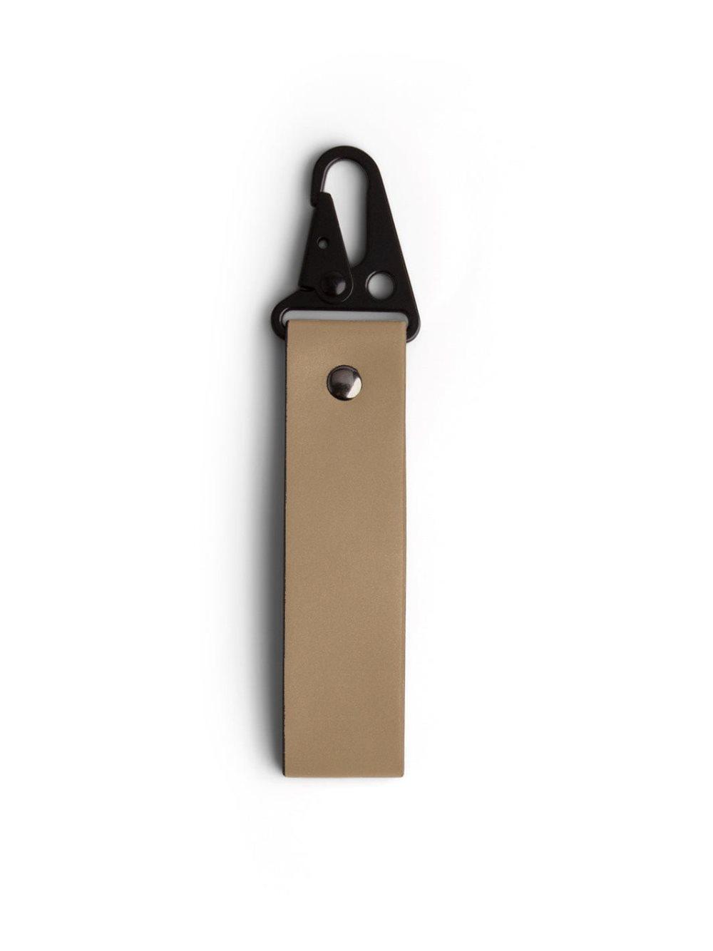 Reflextag Beige med svart karbinhake