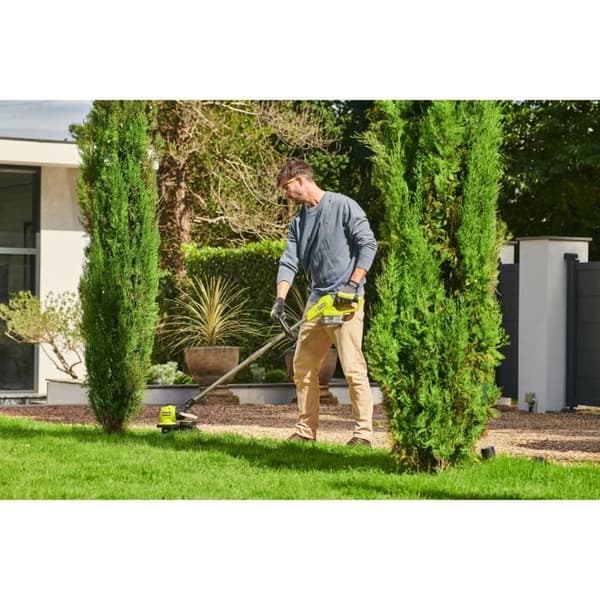 18V kanttrimmer - RYOBI - RY18LT33A-0 - skär Ø 33 cm - kantskärningsfunktion - vajer Ø 1 x 1,65 mm - Levereras utan batteri