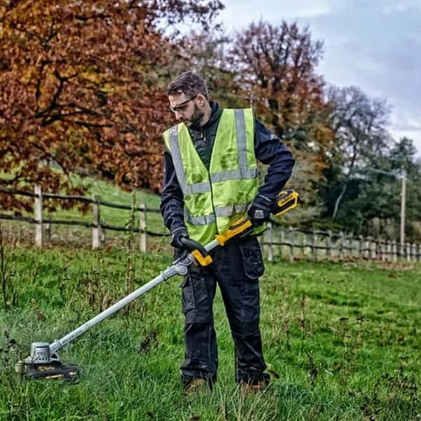 XR 18V Folding String Trimmer - DEWALT - DCMST561N - Snabblastspole - Vikbart skaft - Justerbart handtag