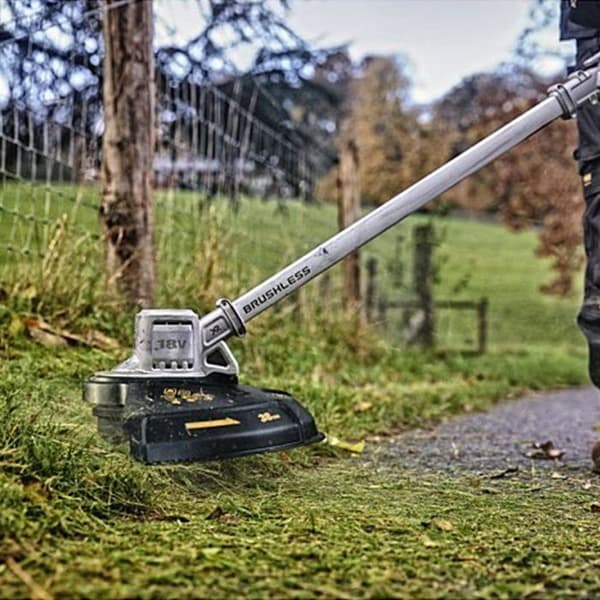 XR 18V Folding String Trimmer - DEWALT - DCMST561N - Snabblastspole - Vikbart skaft - Justerbart handtag