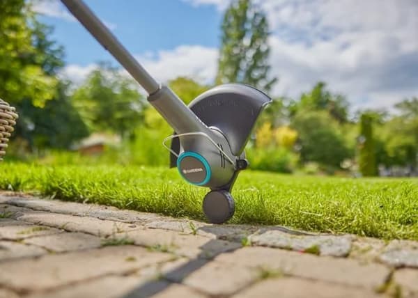 Grästrimmer - Gardena - SmallCut 25/18V P4A - Kompakt och kraftfull - Drifttid 18V - Klippbredd 25 cm