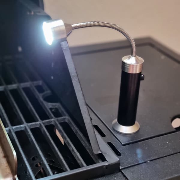 2x LED-grillbelysninger i aluminiumslegering i svart - Sølv - 24,6 x 3,9 cm magnetisk - For god synlighet når du griller, camper eller arbeider