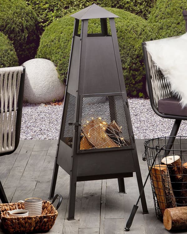Ildsted Sort Stål 100 cm pyramide form Udendørs Have inkludere grilltilbehør i moderne minimalistisk design
