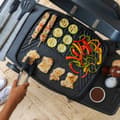 Miniatyrbild 4 av 5: Cecotec Electric barbecue with 2000 W power, mixed cooking surface with non-stick coating, hinged lid, adjustable thermostat, grease tray, steel legs