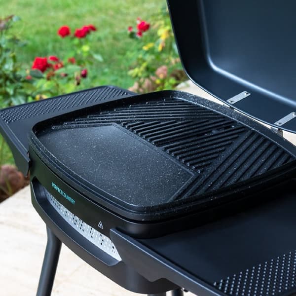 Cecotec Electric barbecue with 2000 W power, mixed cooking surface with non-stick coating, hinged lid, adjustable thermostat, grease tray, steel legs