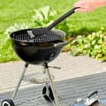 Miniatyrbild 2 av 6: Rengöringsborste för grillgaller i rostfritt stål med skrapa och metallborst.