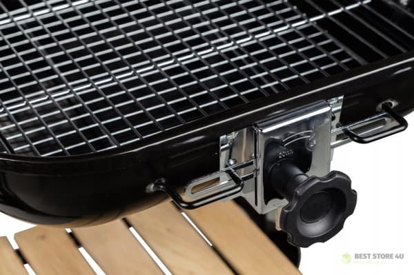 Stor havegrill med justerbar rist og træhylder