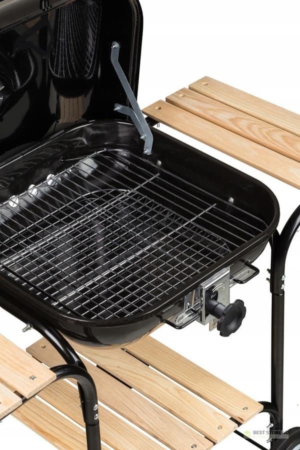 Stor havegrill med justerbar rist og træhylder