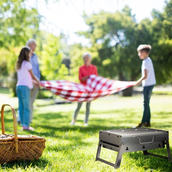 Relaxdays liten campinggrill, 4 personers resegrill, hopfällbar stålgrill HxBxD: 23 x 42,5 x 26,5 cm, svart