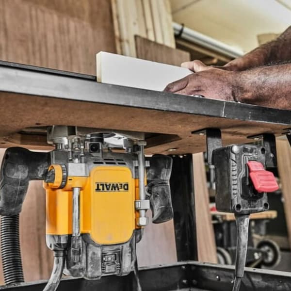 DEWALT DWE627KT 2300W router i T-Stak fodral