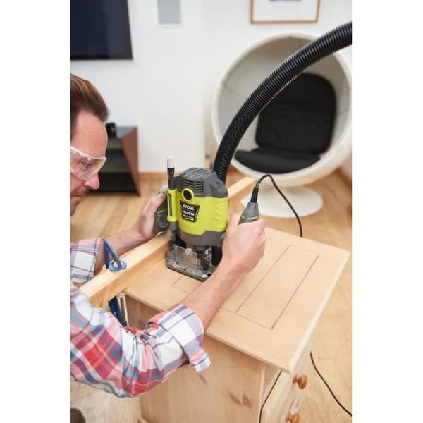 RYOBI - 1 600 W överfräs - 10 000-26 000 rpm - 8/6 mm spännhylsor - 5 fräsar ingår - Levereras i kartong - RRT1600-K
