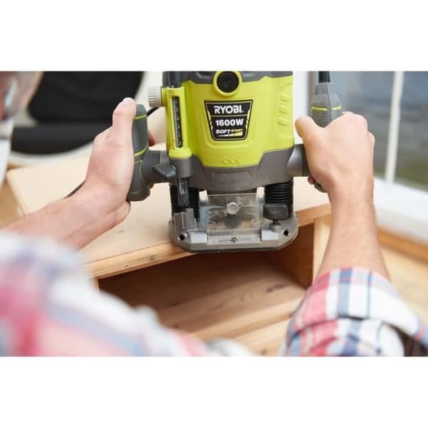 RYOBI - 1 600 W överfräs - 10 000-26 000 rpm - 8/6 mm spännhylsor - 5 fräsar ingår - Levereras i kartong - RRT1600-K